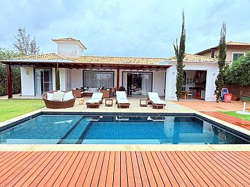 49- Casa 4 suites, de frente para o Lago